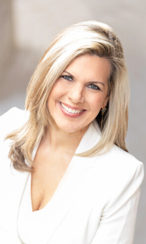 Allison McCowan headshot